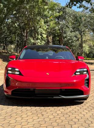 PORSCHE TAYCAN GTS ELÉTRICO em Goiânia, GO