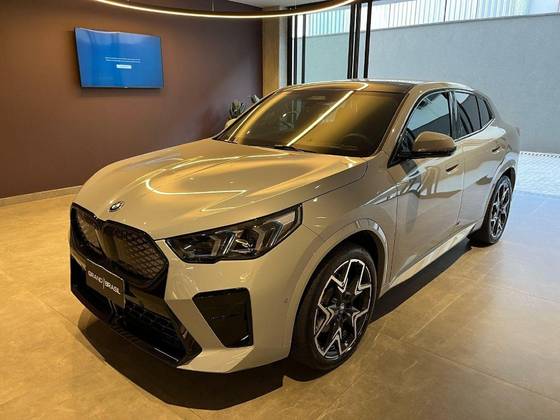 BMW iX2 64,8 KW ELÉTRICO XDRIVE30 M SPORT em São Paulo, SP