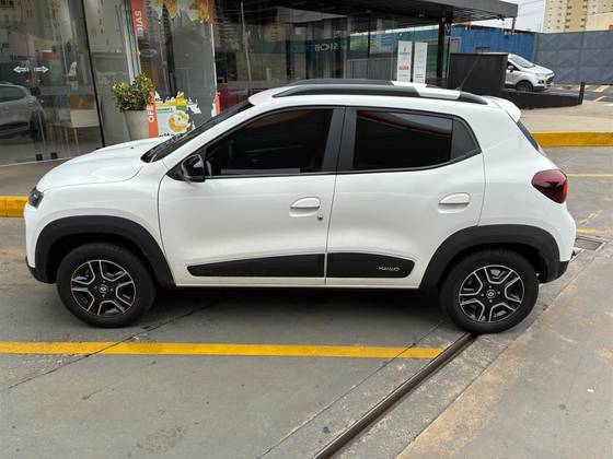RENAULT KWID E-TECH 27 KW ELÉTRICO em São José do Rio Preto, SP