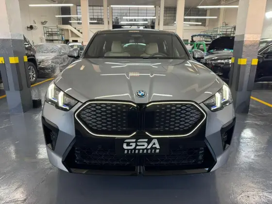 BMW iX2 64,8 KW ELÉTRICO XDRIVE30 M SPORT em São Paulo, SP