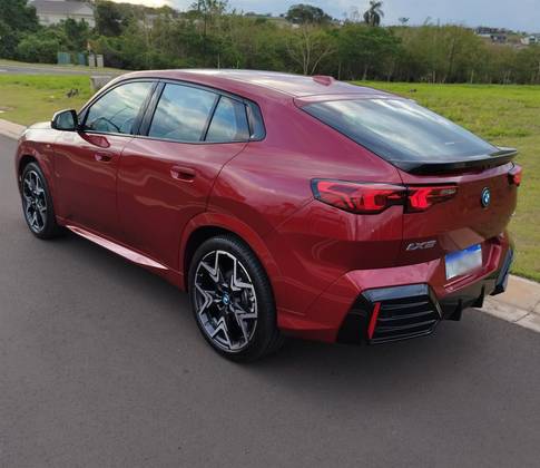 BMW iX2 64,8 KW ELÉTRICO XDRIVE30 M SPORT em São Paulo, SP