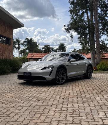 PORSCHE TAYCAN 4 CROSS TURISMO ELÉTRICO em Brasília, DF