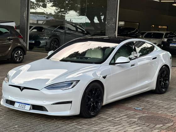 TESLA MODEL S ELÉTRICO PLAID em Maringá, PR
