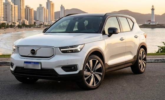 VOLVO XC40 P8 RECHARGE ELECTRIC BEV PURE AWD em Balneário Camboriú, SC