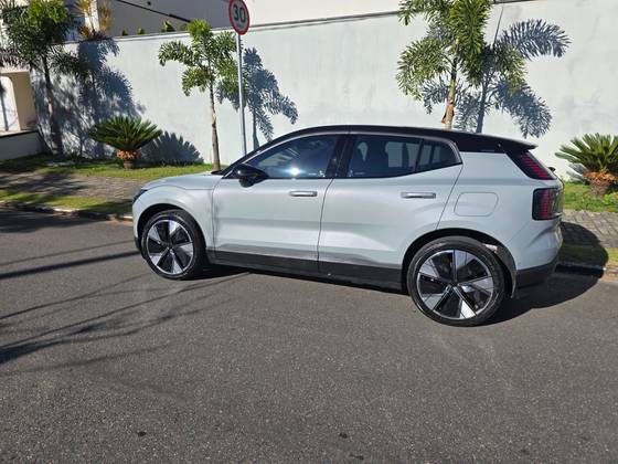 VOLVO EX30 69 KW ELÉTRICO ULTRA em Mogi das Cruzes, SP