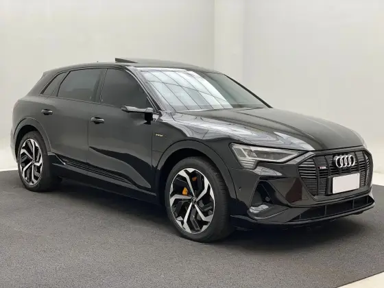 AUDI E-TRON ELÉTRICO PERFORMANCE BLACK QUATTRO em Belo Horizonte, MG