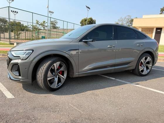 AUDI Q8 E-TRON 55 ELÉTRICO SPORTBACK LAUNCH EDITION QUATTRO em Cuiabá, MT