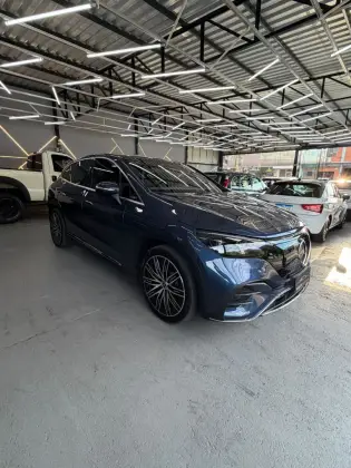 MERCEDES-BENZ EQE 300 SUV 89 KW ELÉTRICO em Canoas, RS