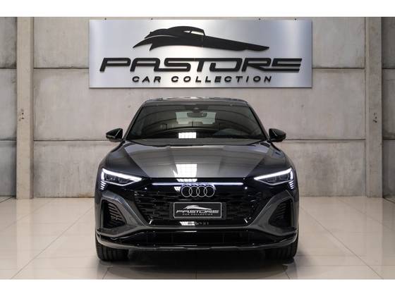 AUDI Q8 E-TRON 55 ELÉTRICO SPORTBACK PERFORMANCE BLACK QUATTRO em Bento Gonçalves, RS