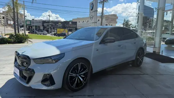 BMW i5 ELÉTRICO XDRIVE60 M SPORT em Goiânia, GO
