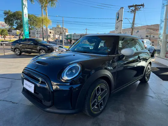 MINI COOPER SE TOP 2P ELÉTRICO em Goiânia, GO