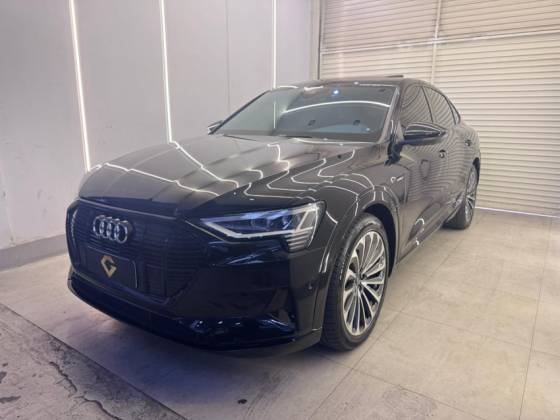 AUDI E-TRON ELÉTRICO PERFORMANCE BLACK QUATTRO em Goiânia, GO