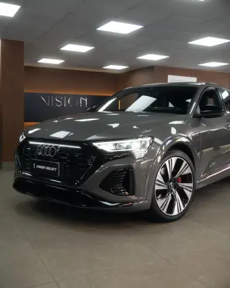 AUDI Q8 E-TRON 55 ELÉTRICO SPORTBACK LAUNCH EDITION QUATTRO em Balneário Camboriú, SC