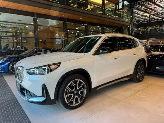 BMW iX1 ELÉTRICO eDRIVE20 X LINE em São Paulo, SP