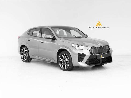 BMW iX2 64,8 KW ELÉTRICO XDRIVE30 M SPORT em Curitiba, PR