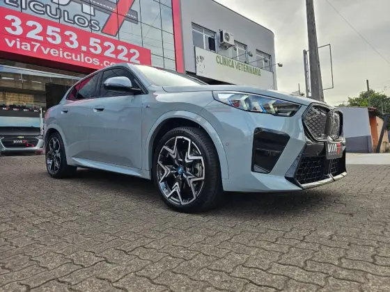BMW iX2 64,8 KW ELÉTRICO XDRIVE30 M SPORT em Novo Hamburgo, RS