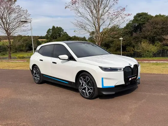 BMW iX ELÉTRICO XDRIVE40 em Londrina, PR