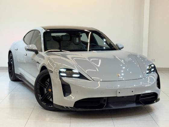 PORSCHE TAYCAN TURBO ELÉTRICO em Colombo, PR