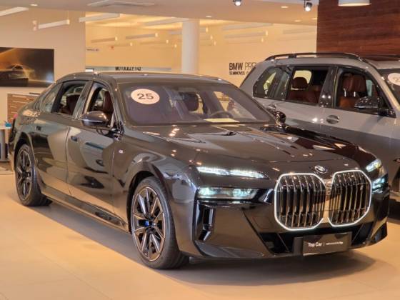 BMW i7 ELÉTRICO XDRIVE60 M SPORT em Balneário Camboriú, SC