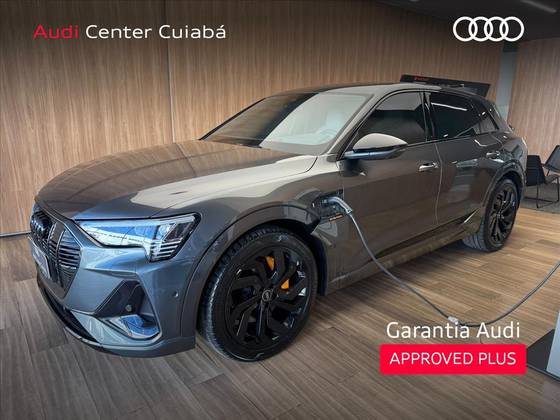 AUDI E-TRON ELÉTRICO PERFORMANCE BLACK QUATTRO em Cuiabá, MT