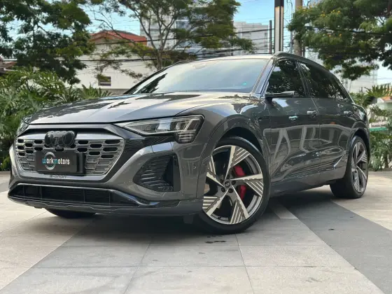 AUDI Q8 E-TRON 55 ELÉTRICO PERFORMANCE BLACK QUATTRO em São Paulo, SP
