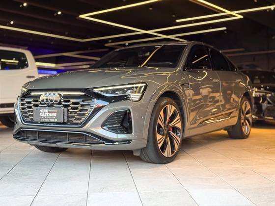 AUDI Q8 E-TRON 55 ELÉTRICO SPORTBACK PERFORMANCE BLACK QUATTRO em São Caetano do Sul, SP