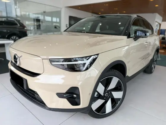 VOLVO EC40 P8 RECHARGE TWIN ELECTRIC ULTRA AWD em Goiânia, GO