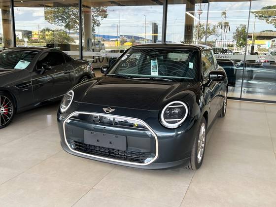 MINI COOPER 49,2 KW ELÉTRICO 2P SE em Ribeirão Preto, SP