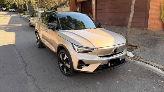 VOLVO XC40 P6 RECHARGE ELECTRIC PLUS em São Paulo, SP