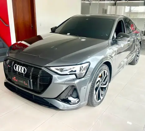 AUDI E-TRON ELÉTRICO SPORTBACK S QUATTRO em Guaíba, RS