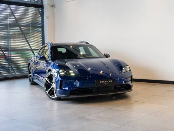 PORSCHE TAYCAN 4 CROSS TURISMO ELÉTRICO em Itajaí, SC