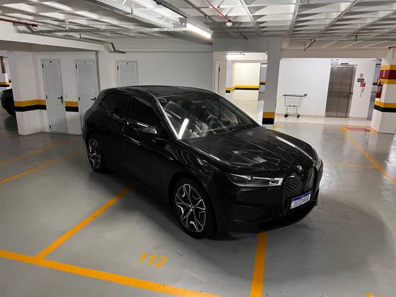BMW iX ELÉTRICO XDRIVE40 em São José dos Campos, SP