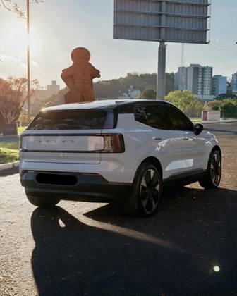VOLVO EX30 69 KW ELÉTRICO ULTRA em Bento Gonçalves, RS