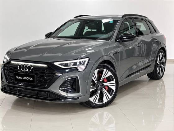 AUDI Q8 E-TRON 55 ELÉTRICO PERFORMANCE BLACK QUATTRO em Recife, PE