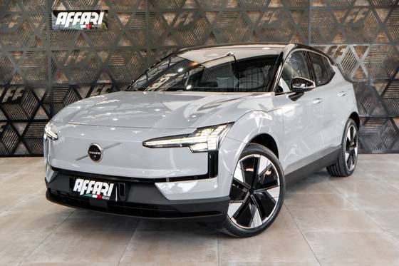 VOLVO EX30 69 KW ELÉTRICO ULTRA em Itajaí, SC