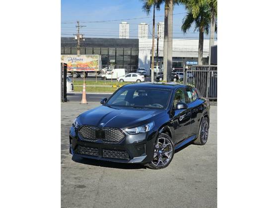 BMW iX2 64,8 KW ELÉTRICO XDRIVE30 M SPORT em Barueri, SP