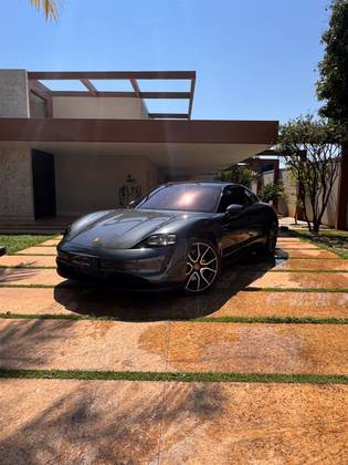 PORSCHE TAYCAN 4S ELÉTRICO em Brasília, DF
