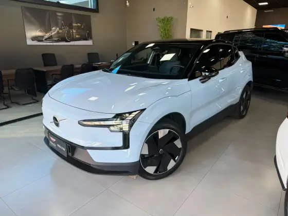 VOLVO EX30 69 KW ELÉTRICO PLUS em Araxá, MG