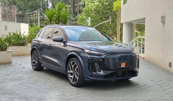 AUDI Q6 E-TRON 100 KW ELÉTRICO PERFORMANCE BLACK QUATTRO em Santana de Parnaíba, SP