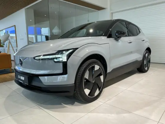 VOLVO EX30 51 KW ELÉTRICO PLUS em Goiânia, GO