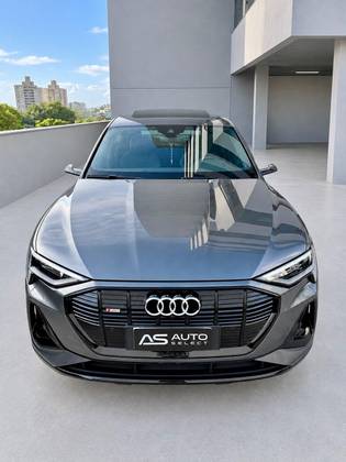 AUDI E-TRON ELÉTRICO PERFORMANCE BLACK QUATTRO em Belo Horizonte, MG