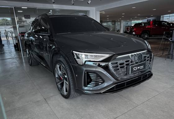 AUDI Q8 E-TRON 55 ELÉTRICO PERFORMANCE BLACK QUATTRO em Manaus, AM