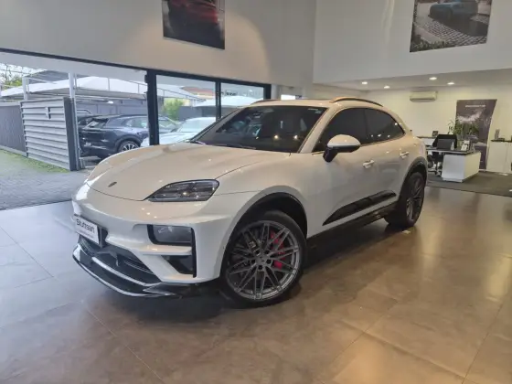 PORSCHE MACAN TURBO ELÉTRICO em Curitiba, PR